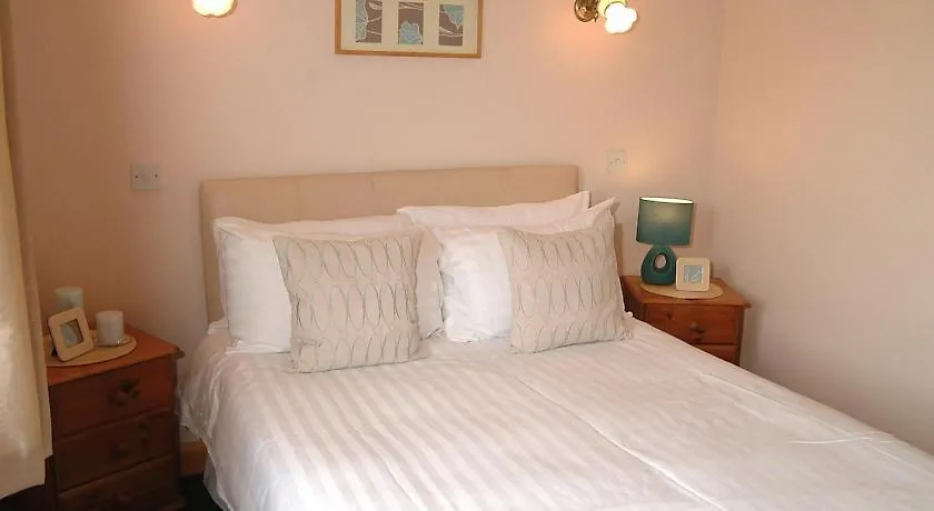 Hazeldene Hotell 2*