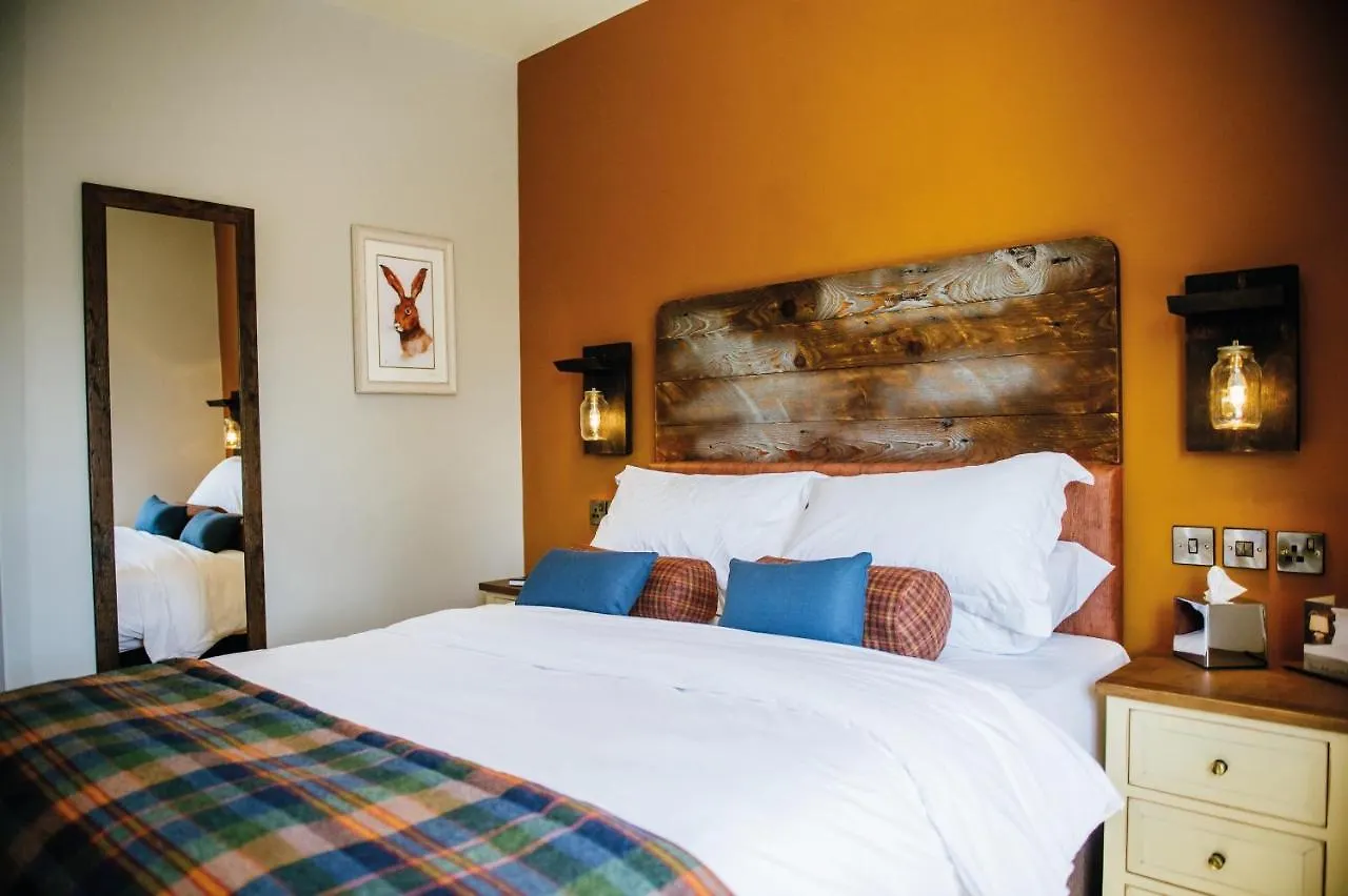 The Crown 4*