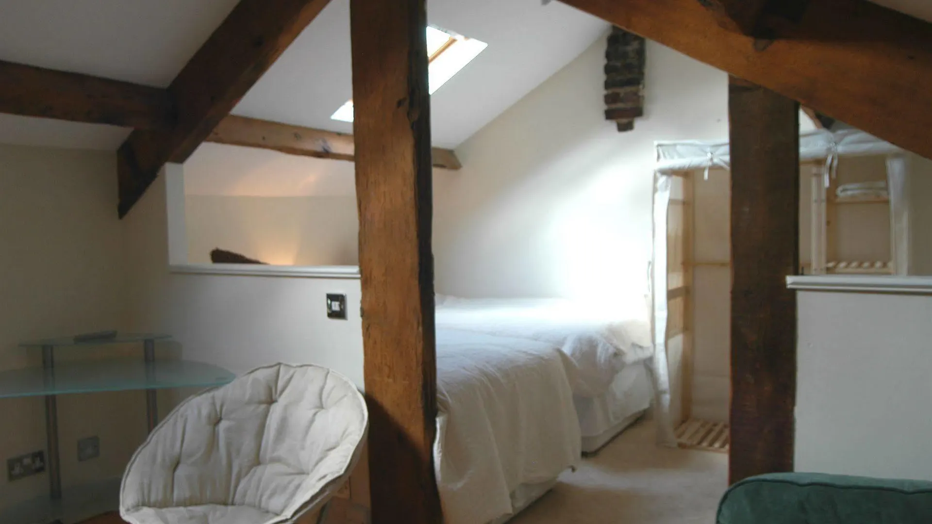 Hotel & 4*