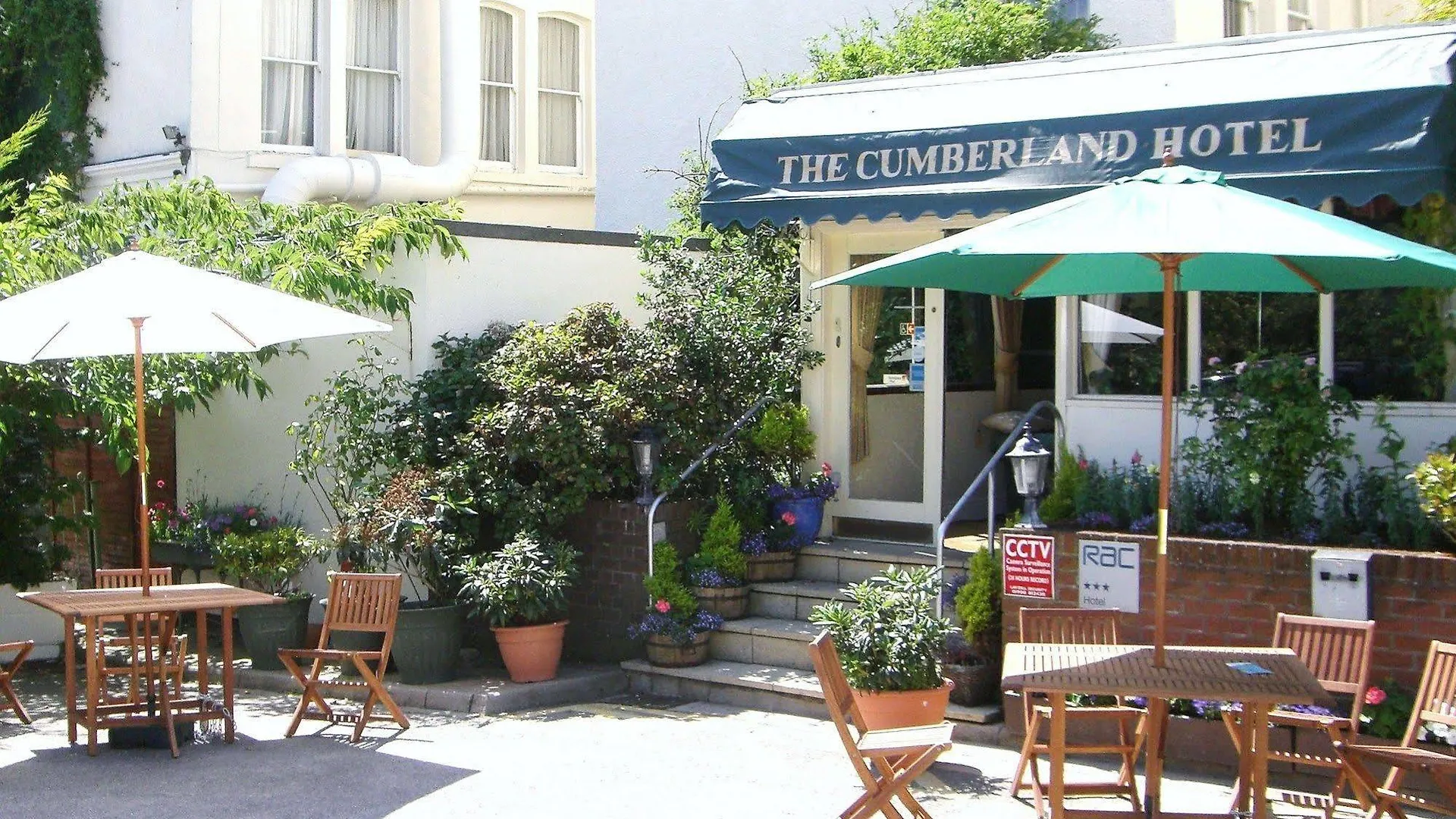 Hotel Oyo The Cumberland Near Community Hospital
