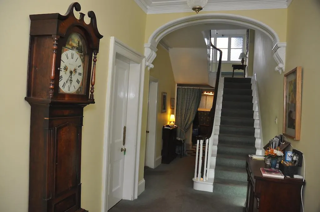 Bank House 4*
