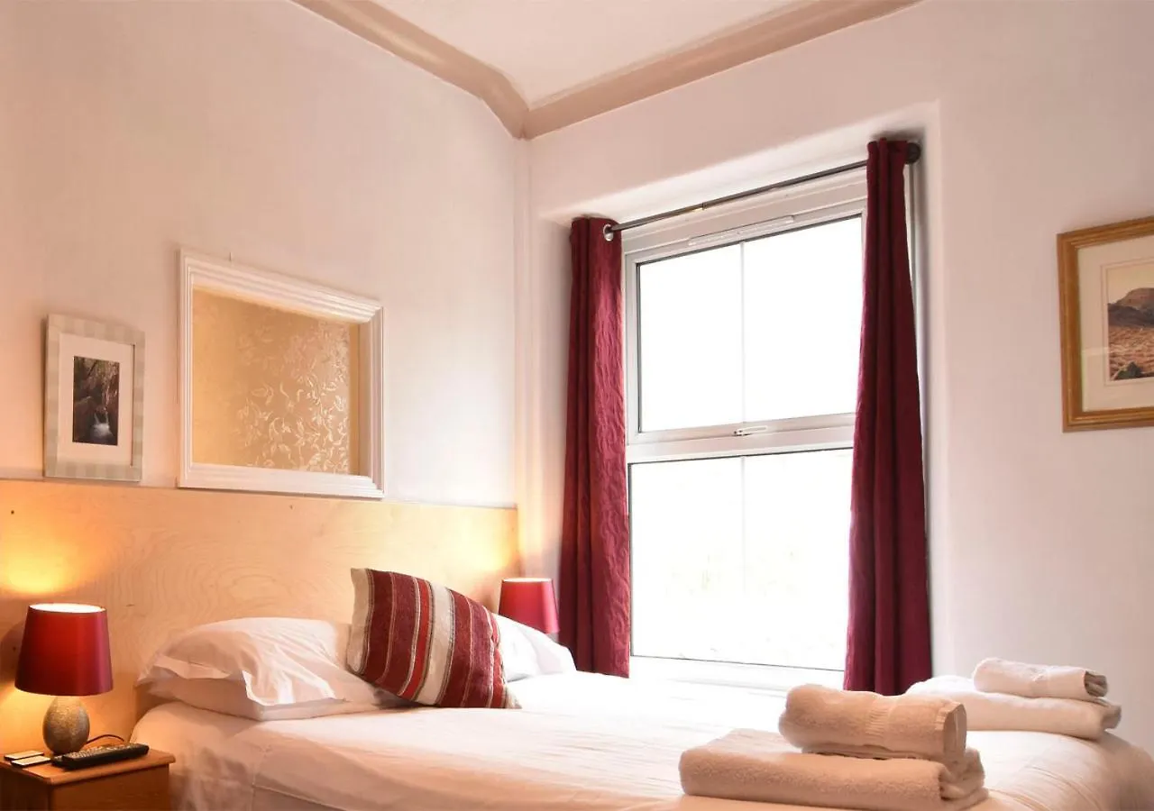 Brook House 4*