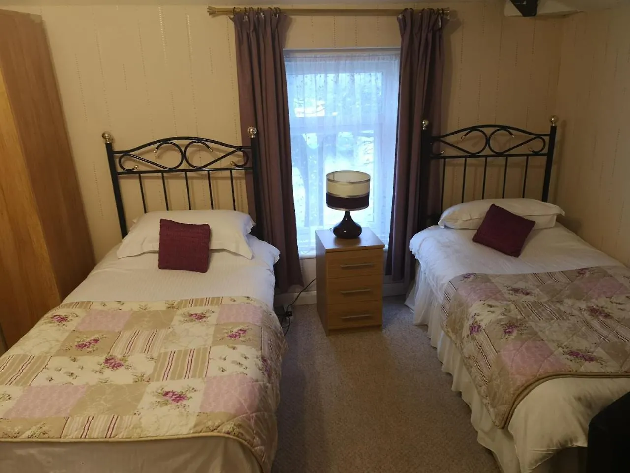 East Mount House Pensionat 3*