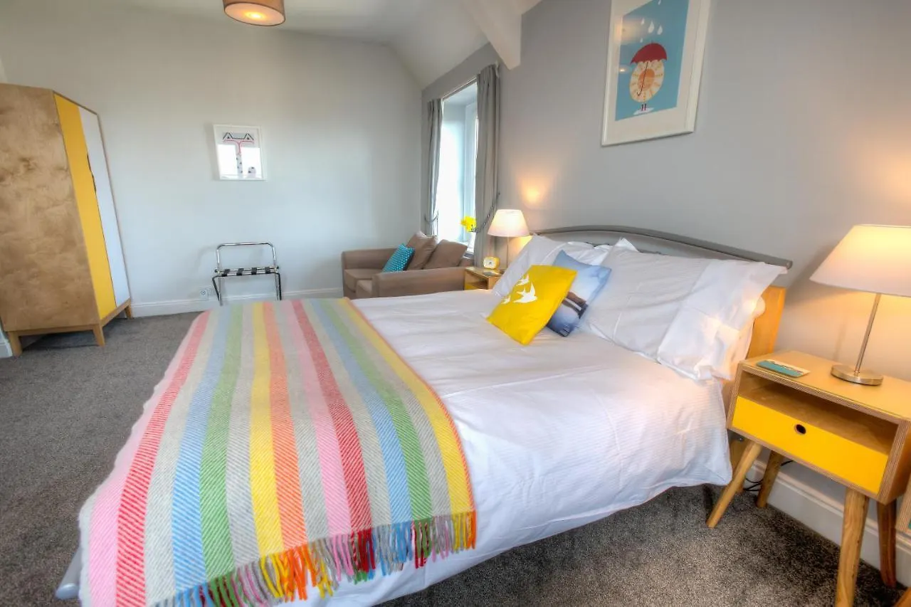 Corner Beech House בית הארחה 4*