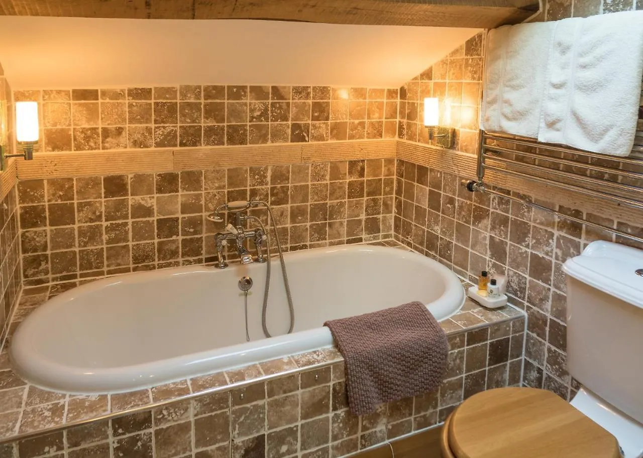 The Wayside And Whisky Barn Casa de hóspedes 4*