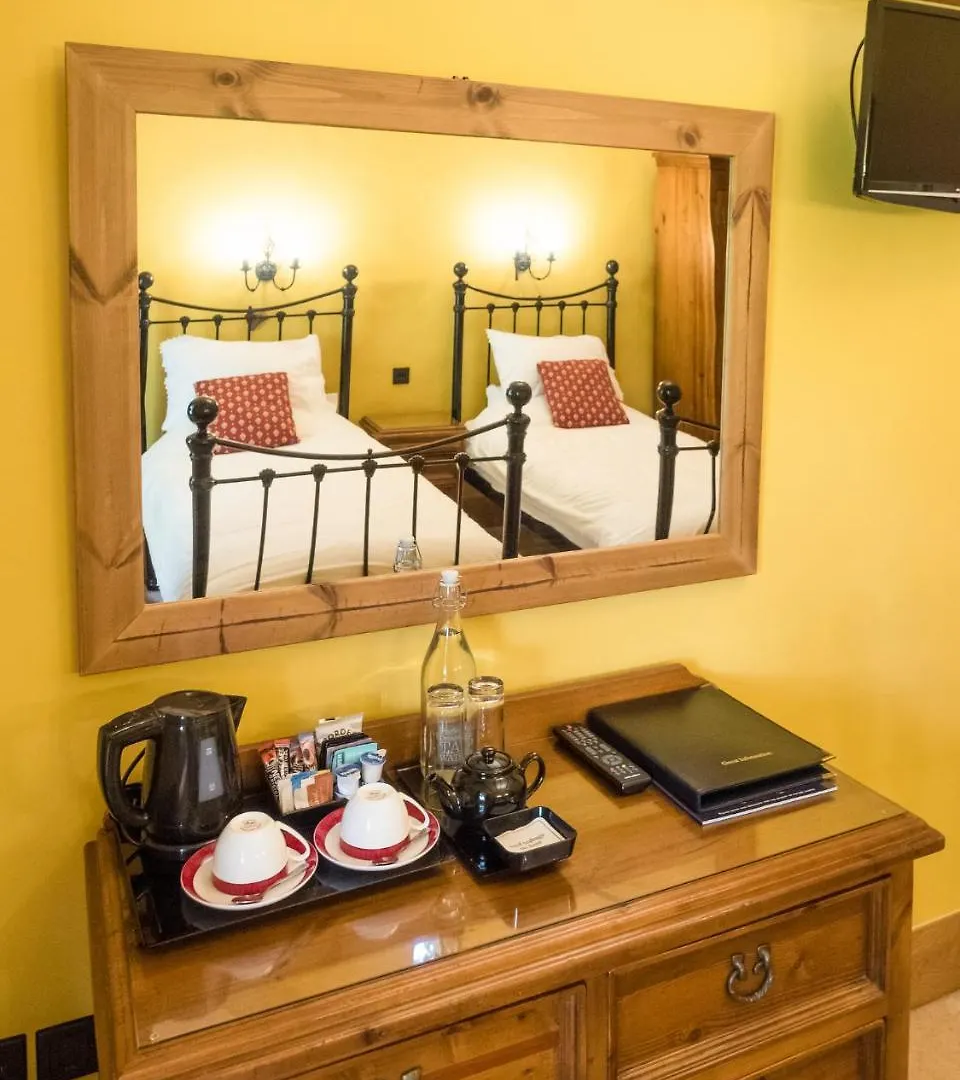 The Wayside And Whisky Barn Casa de hóspedes 4*