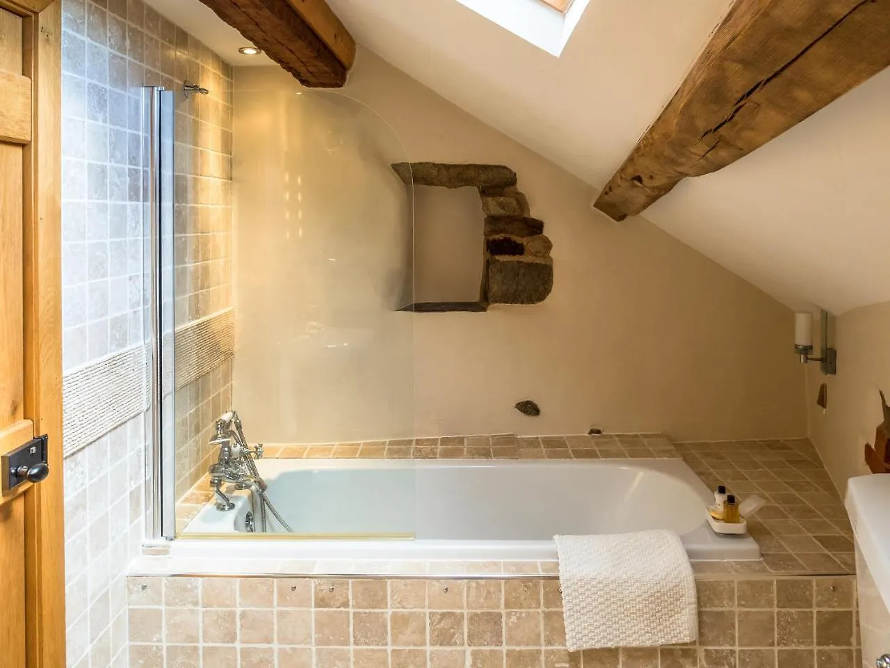 The Wayside And Whisky Barn 4*