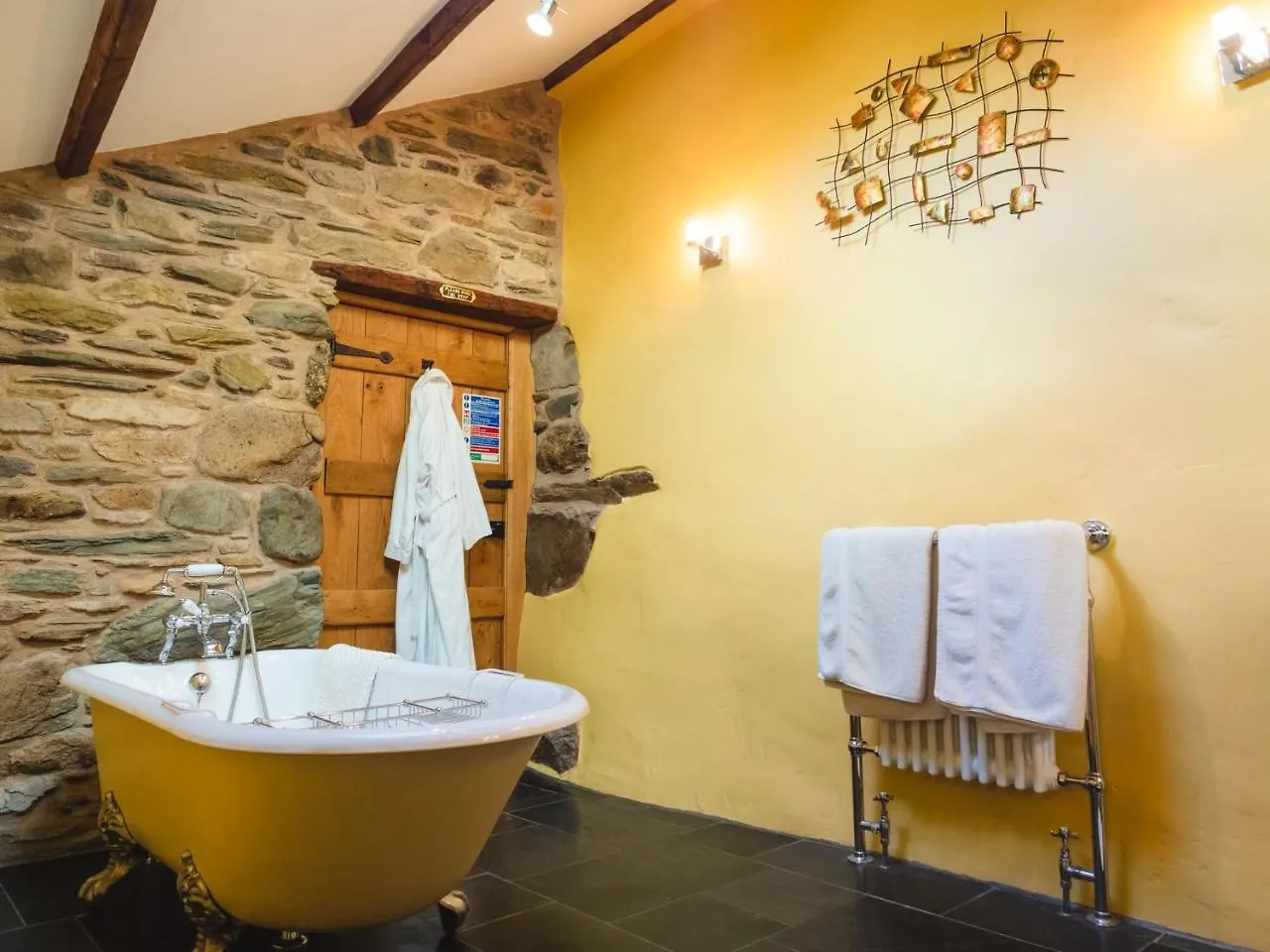 The Wayside And Whisky Barn 4* Whitbeck