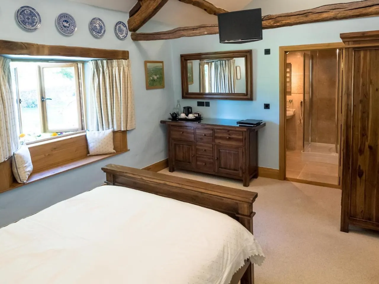 The Wayside And Whisky Barn Whitbeck