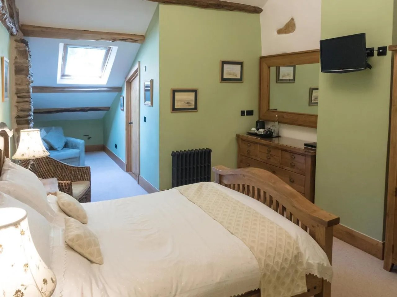 The Wayside And Whisky Barn 4*