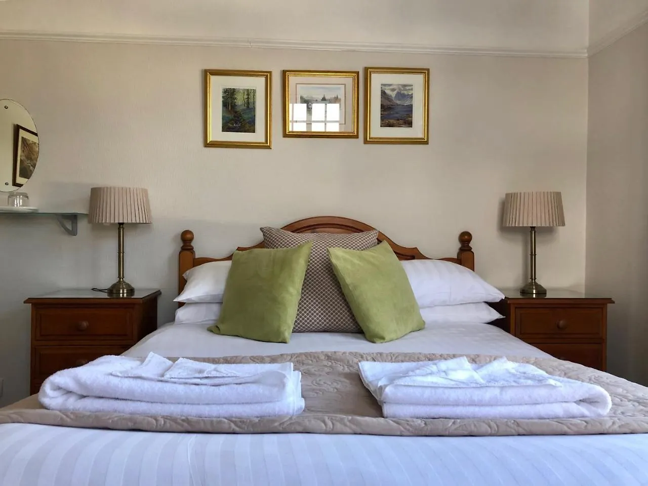 Meadowcroft Vendégház 4*