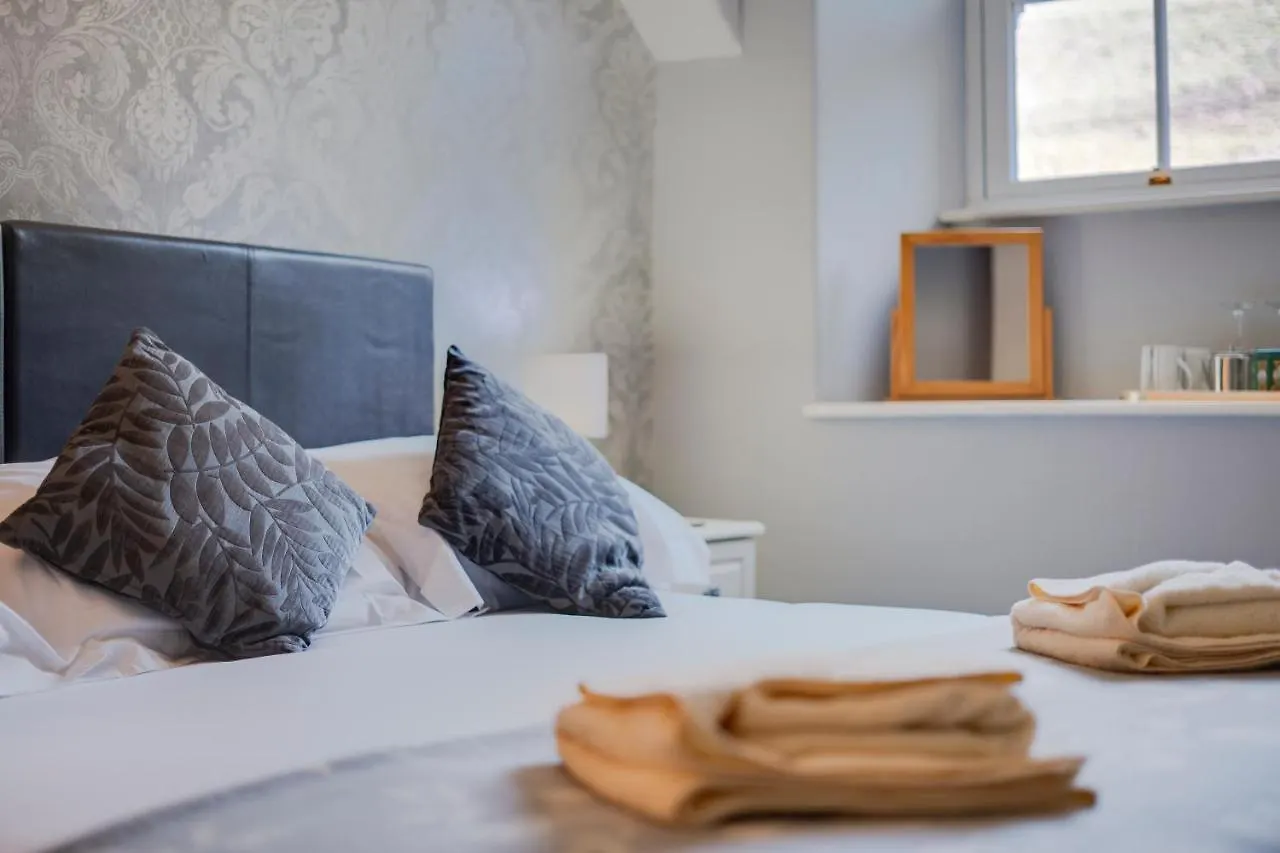 Lyndale Guest house 3*