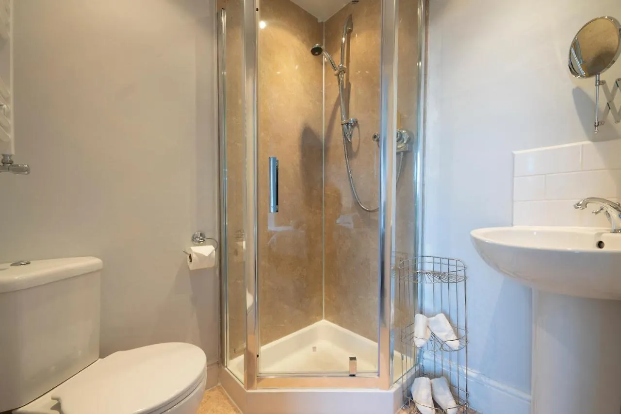 Lyndale Guest house 3*