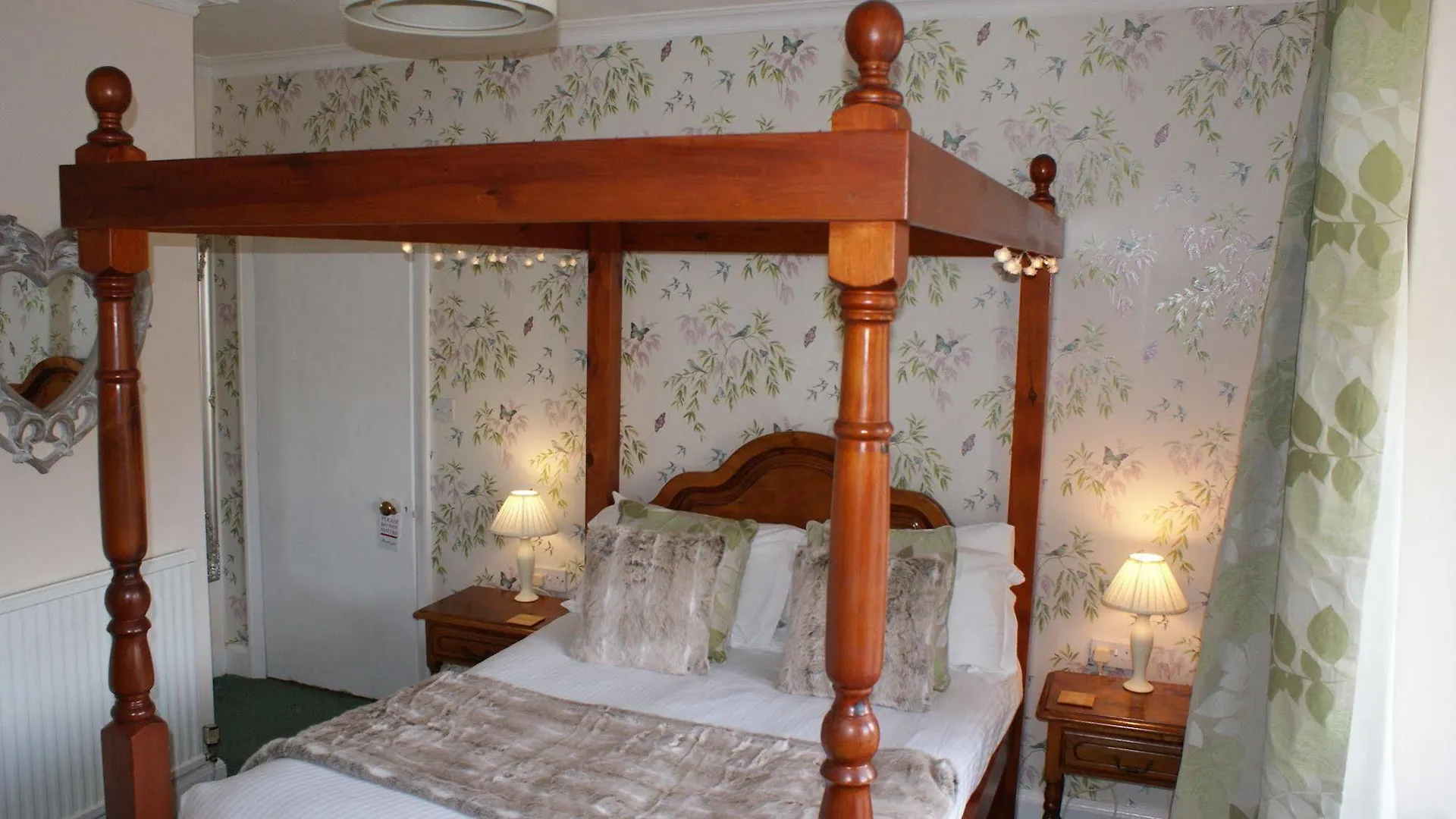 Konukevi The Coppice - Including Off-site Health Club 4*