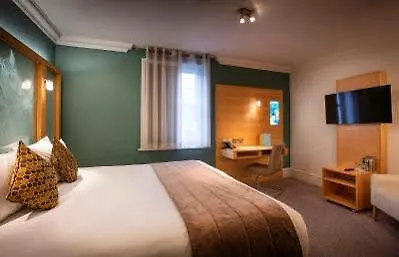 Hotel Oyo The Cumberland Near Community Hospital 3*