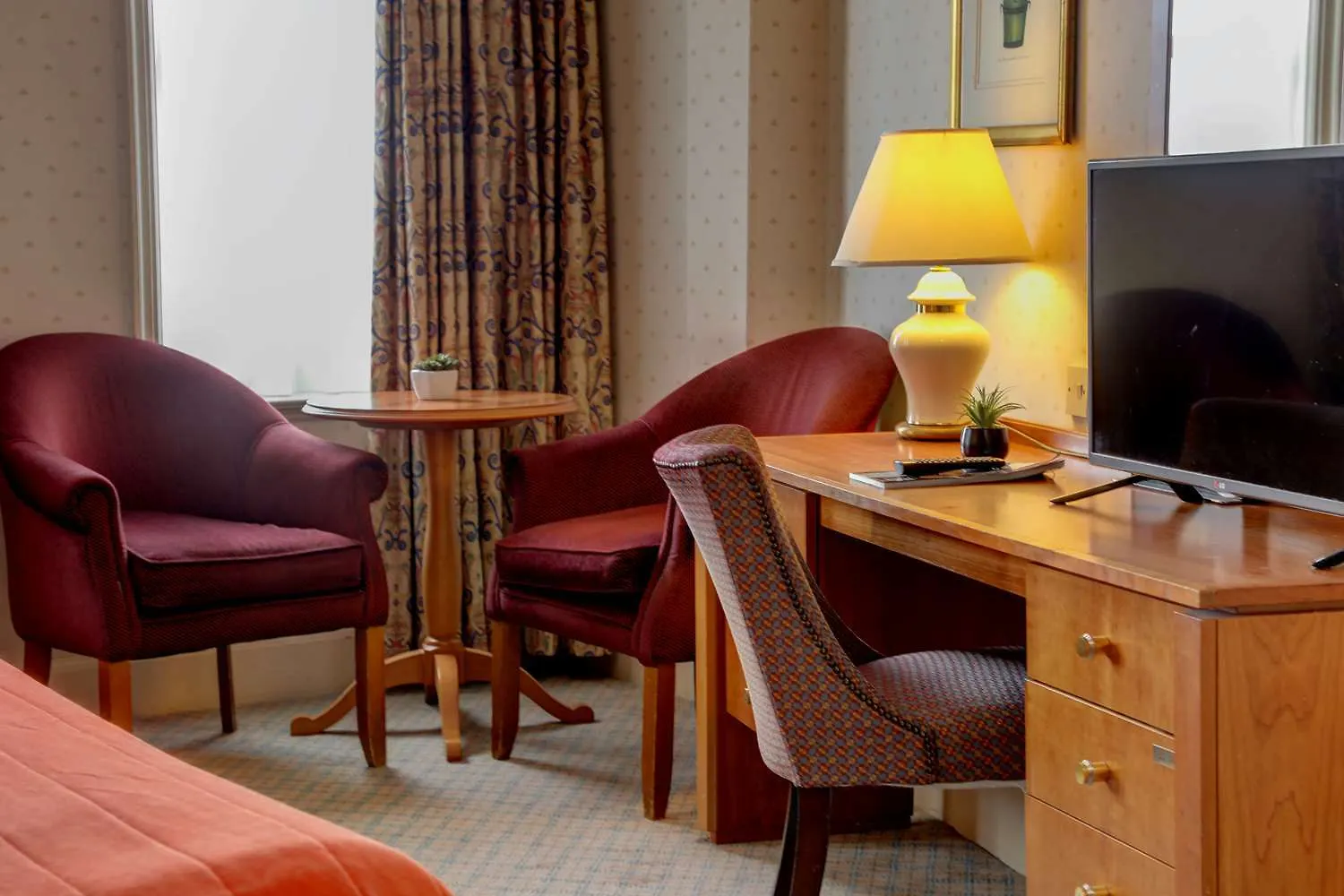 Hotel Crown & Mitre