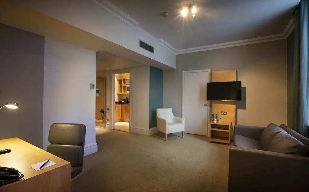 Hotel Oyo The Cumberland Near Community Hospital 3*