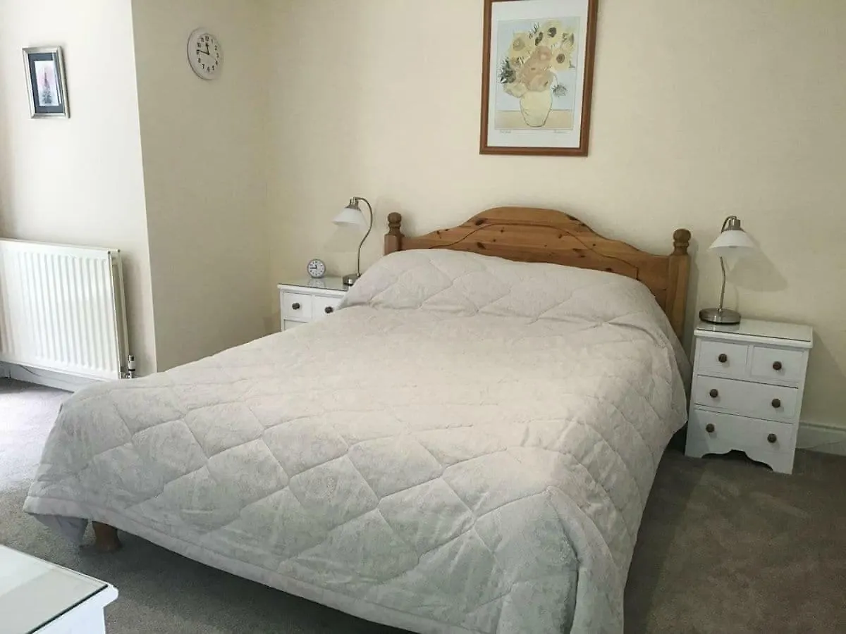 Holiday home Hollybrook