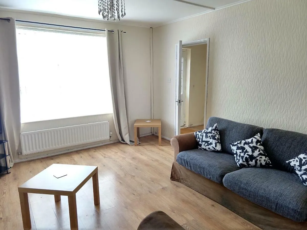 Guest house Rowe Gardens: Cozy In Quiet Residential Area Workington