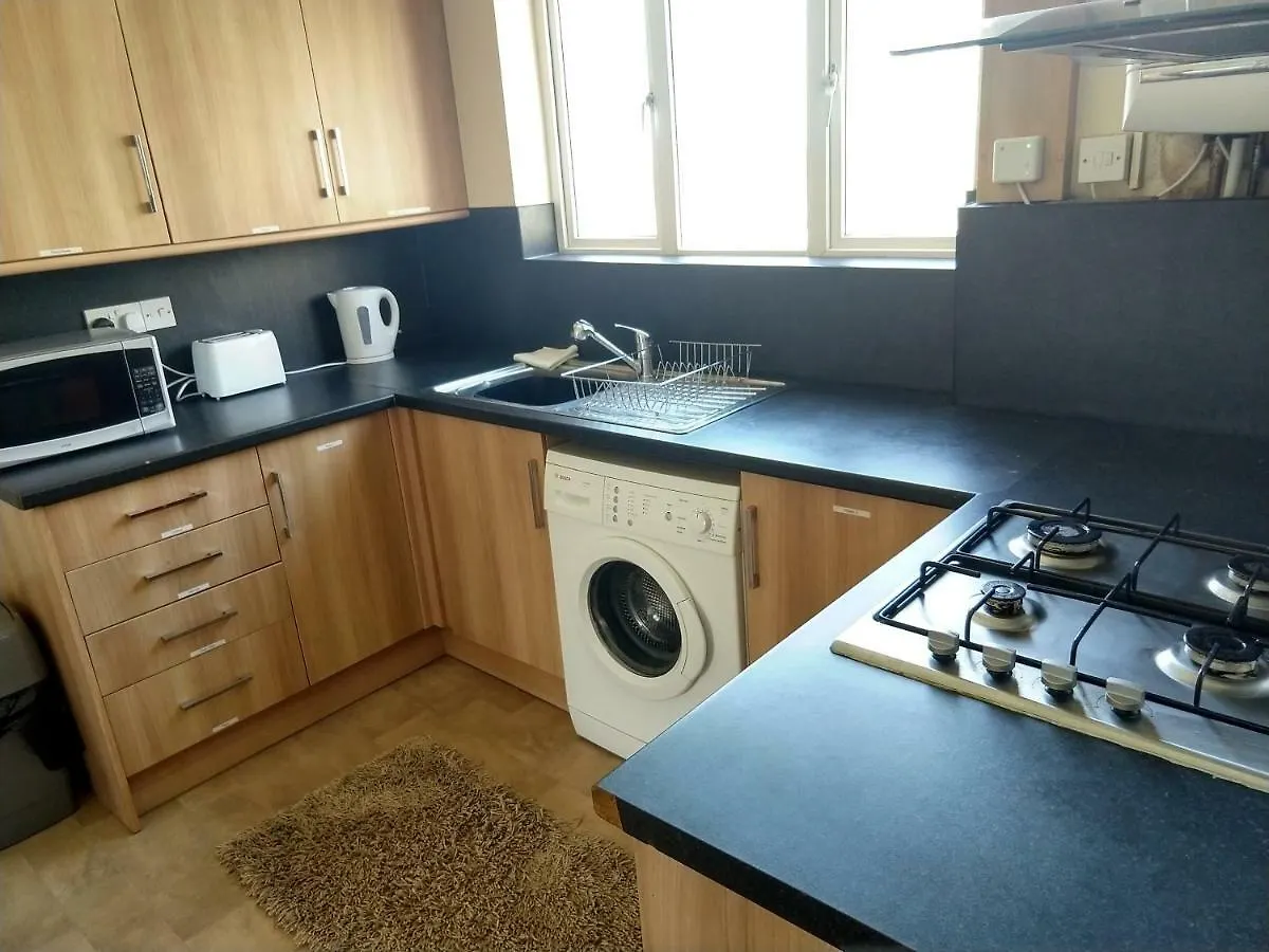 Rowe Gardens: Cozy In Quiet Residential Area Guest house