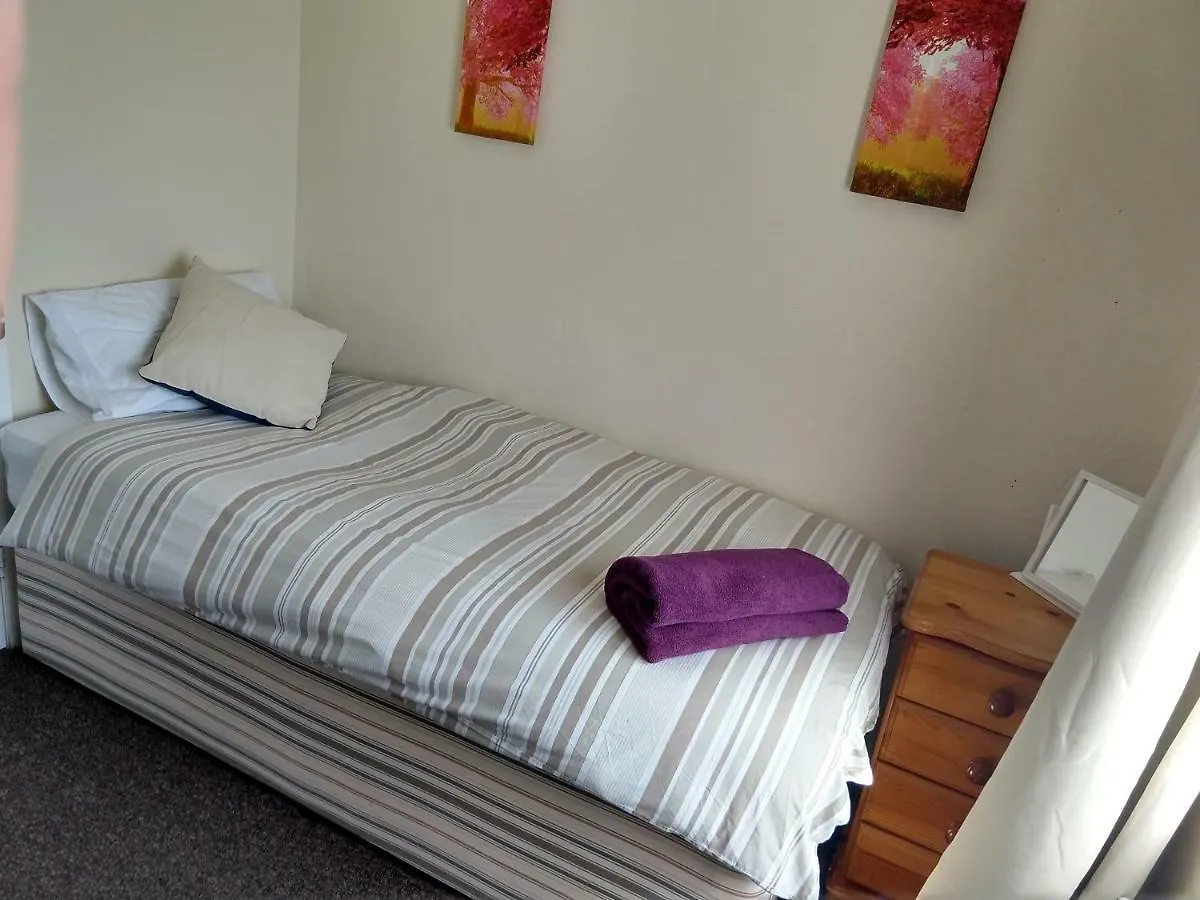 Guest house Rowe Gardens: Cozy In Quiet Residential Area Workington