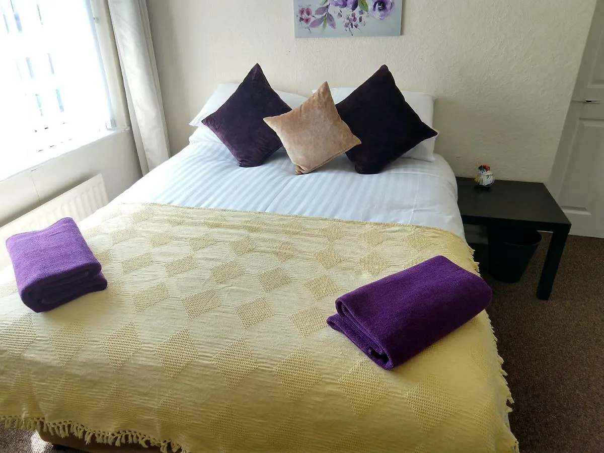 Rowe Gardens: Cozy In Quiet Residential Area Guest house 2*