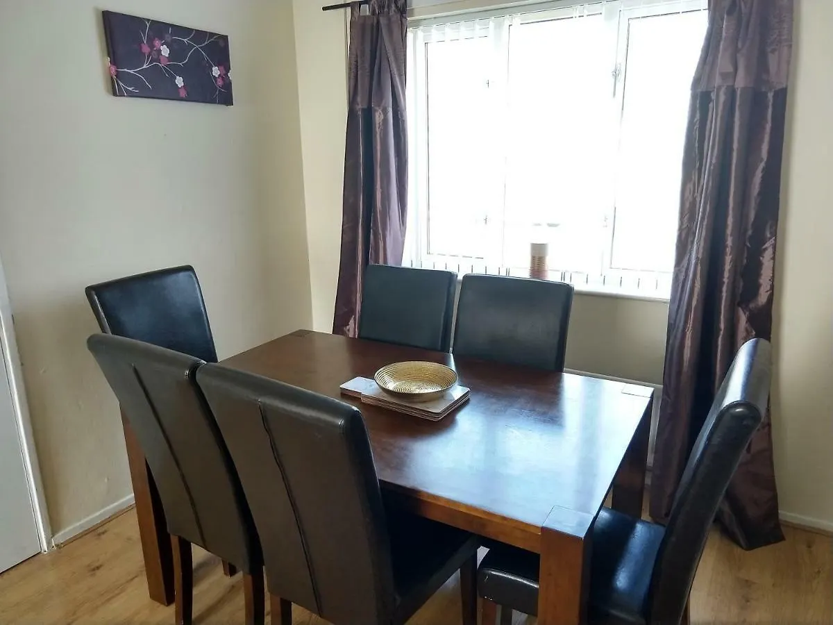 Guest house Rowe Gardens: Cozy In Quiet Residential Area Workington