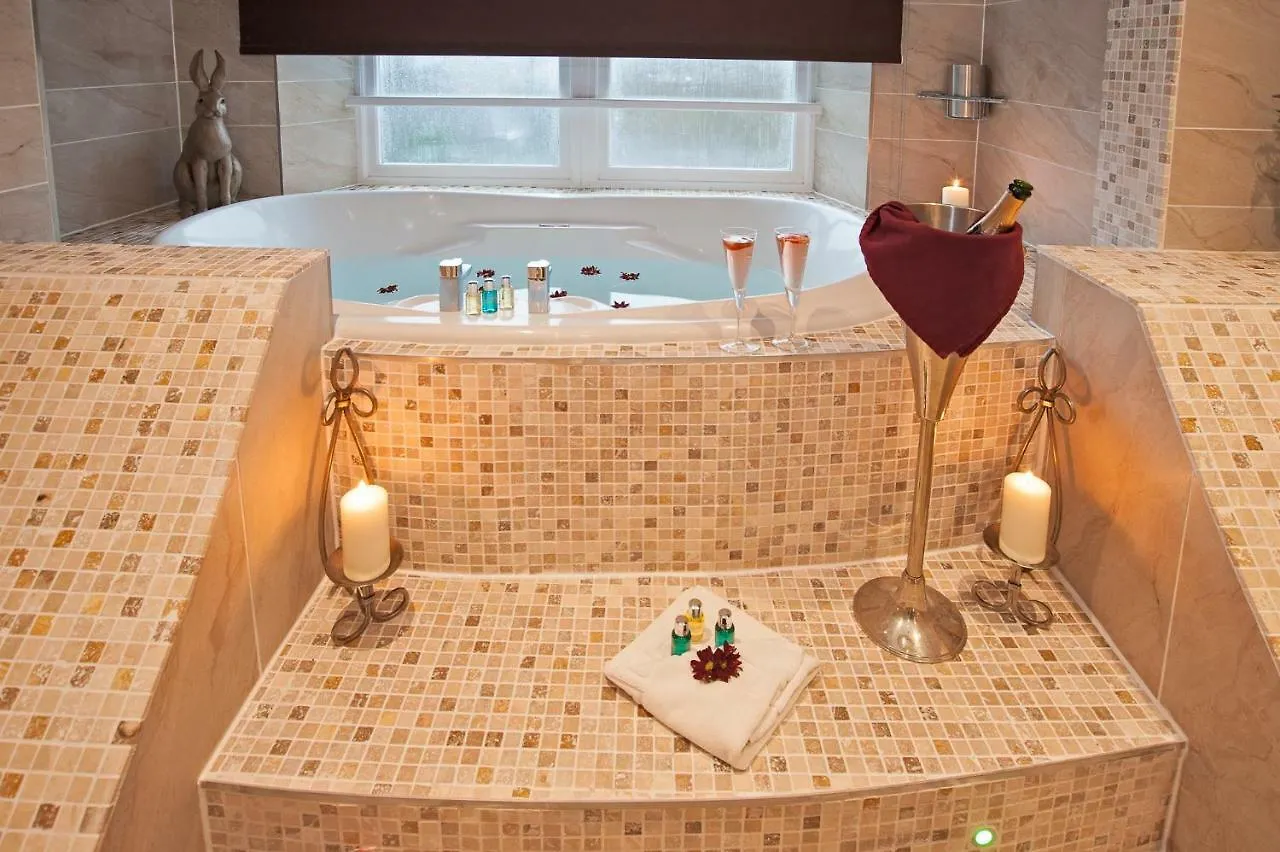 Boutique & Hot Tubs 4*
