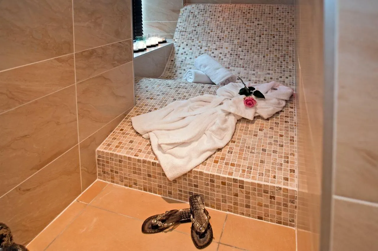 Boutique & Hot Tubs 4* 윈더미어