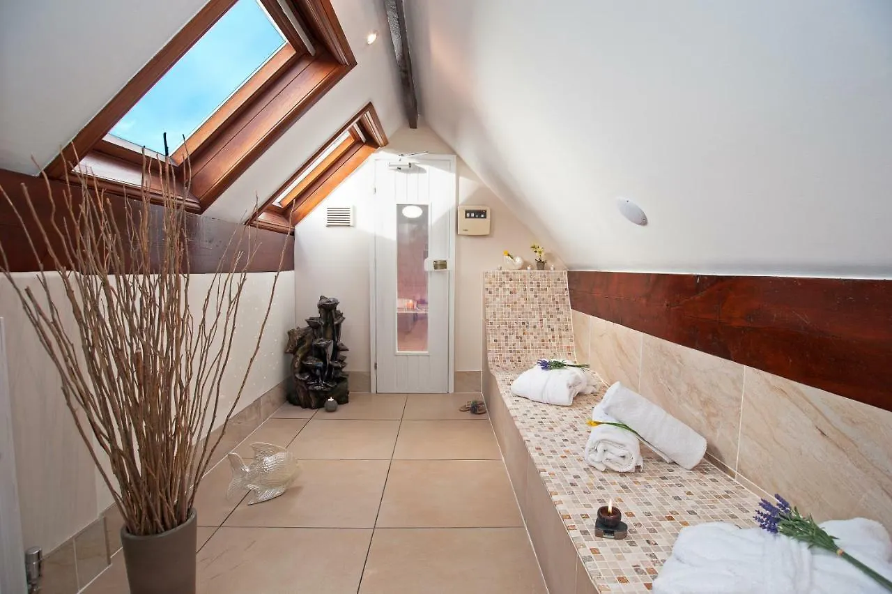 호텔 Boutique & Hot Tubs 4*