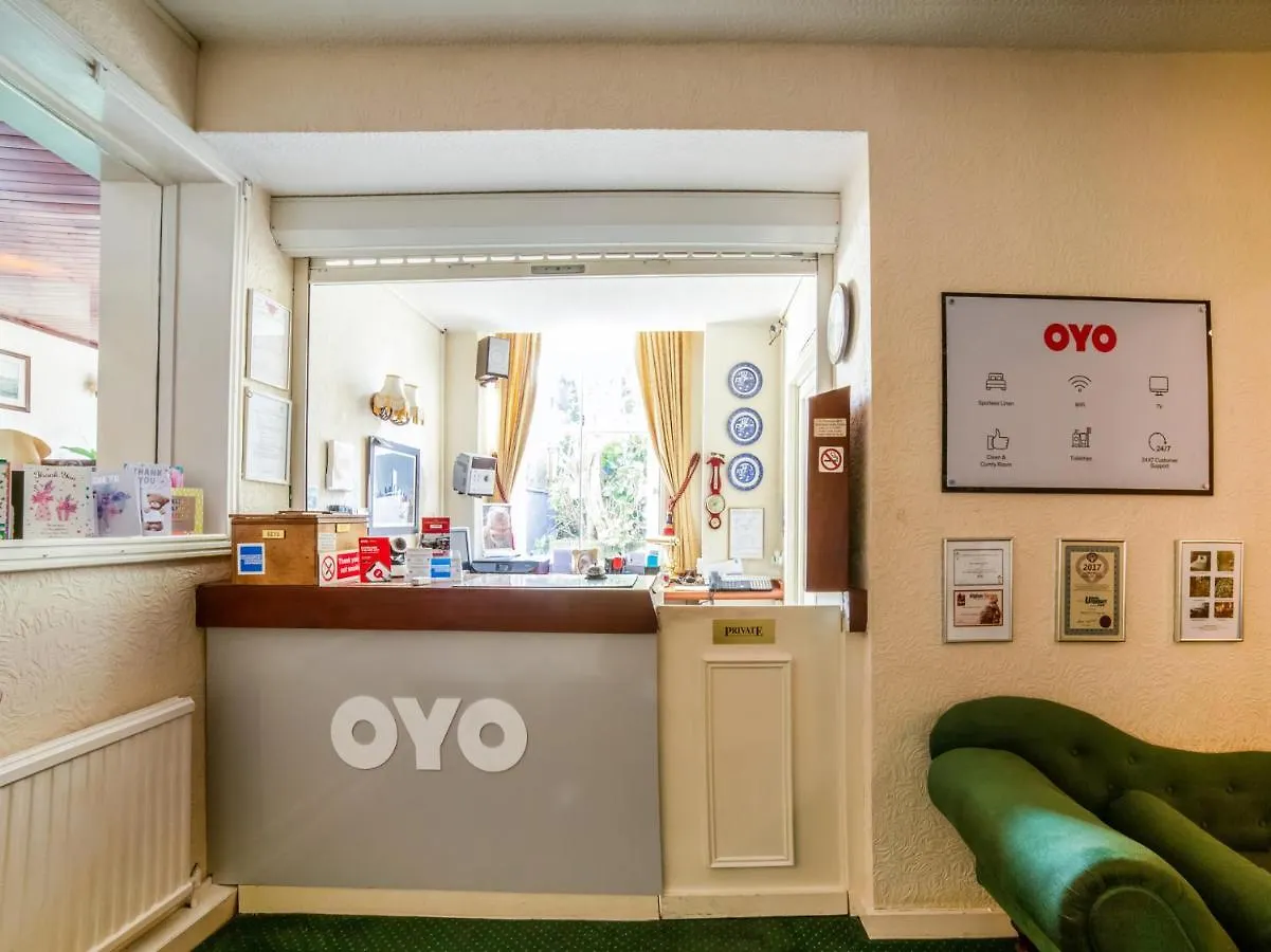 Hotel Oyo The Cumberland Near Community Hospital 3*
