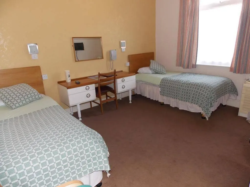 Pinegrove Hotel
