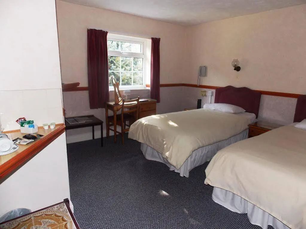 Pinegrove 3*
