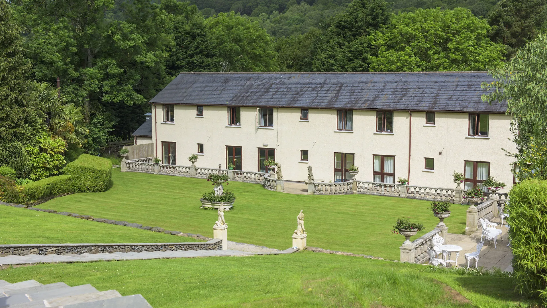 Newby Bridge Hotel Szálloda 3*