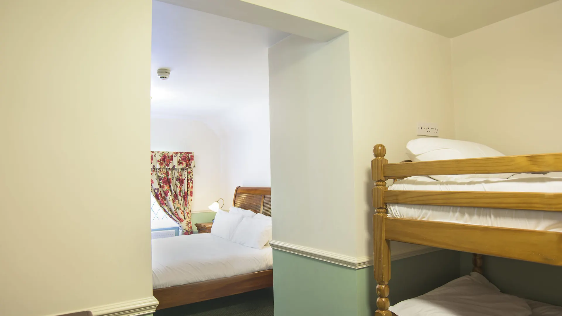 Szálloda Newby Bridge Hotel 3*