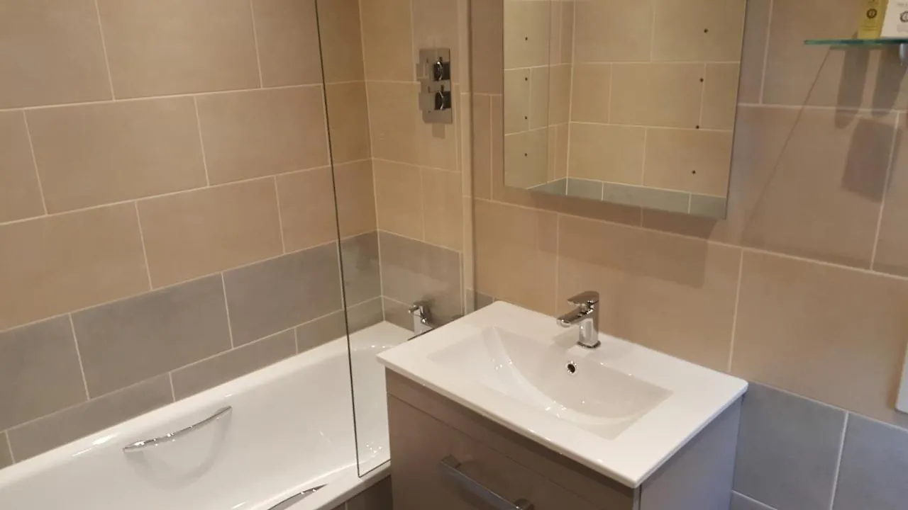 Stonecross Manor 4*