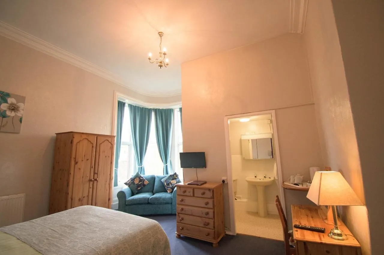 Pinegrove 3*