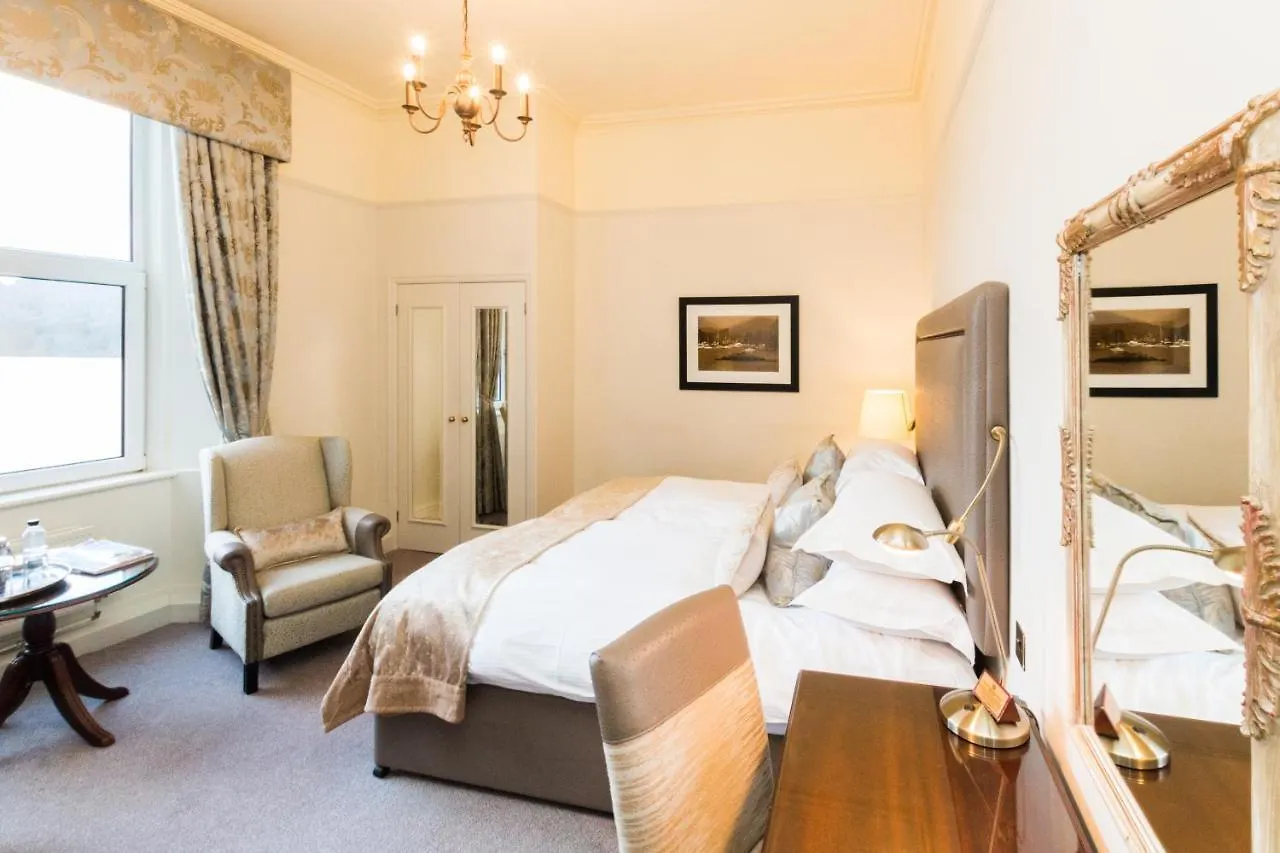 Macdonald Old England & Hotel 4*
