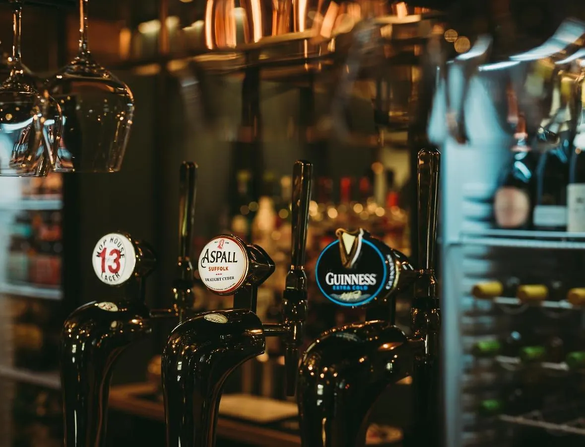 Hare And Hounds 4*