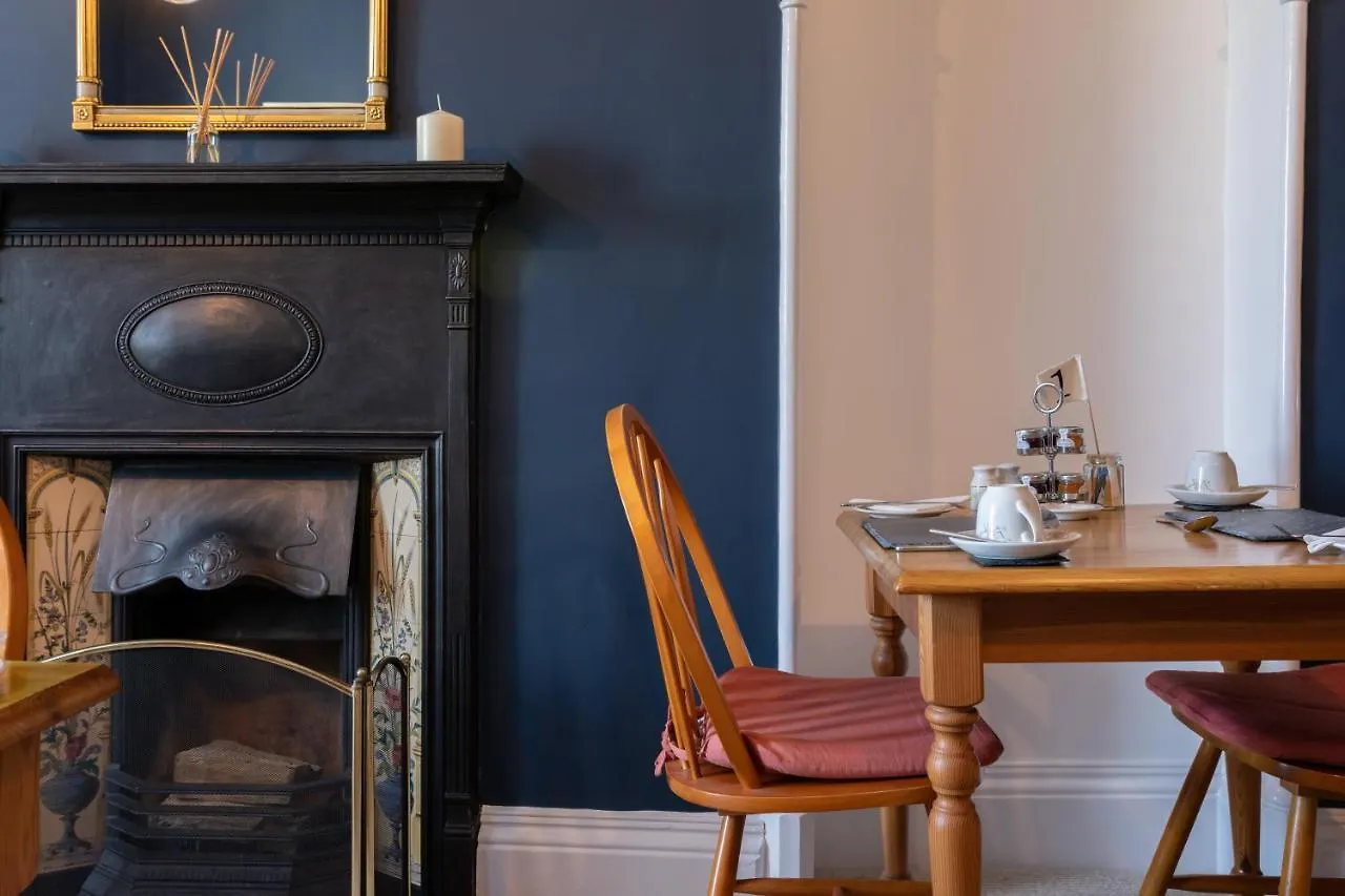 Ashleigh House Bed and Breakfast 4*