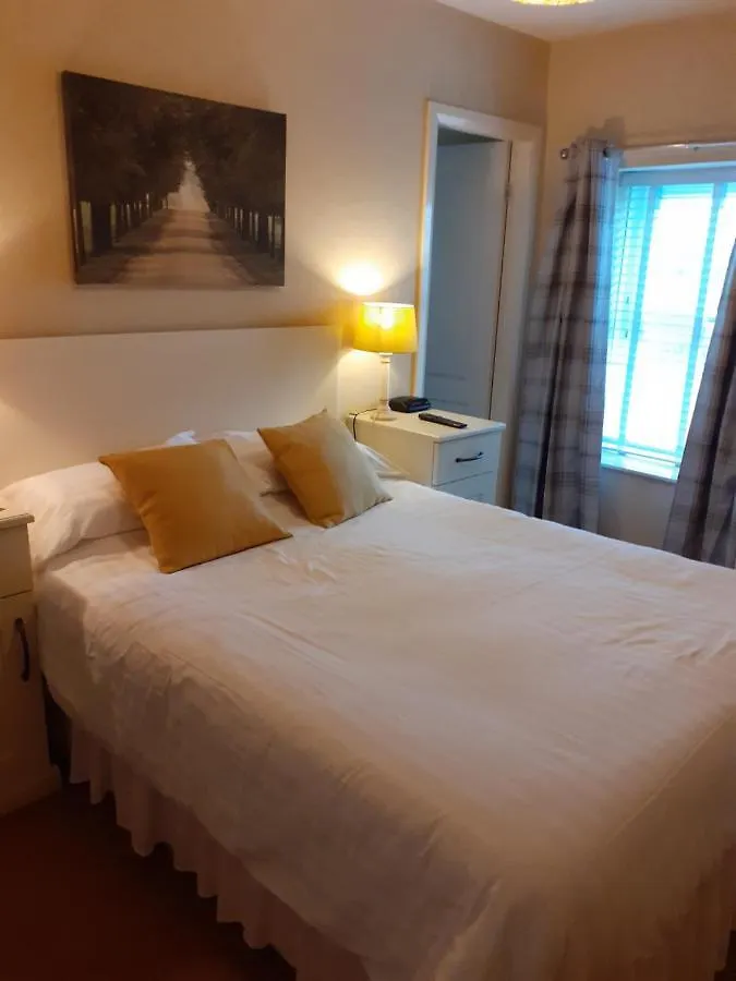 Crossroads House 4* カーライル