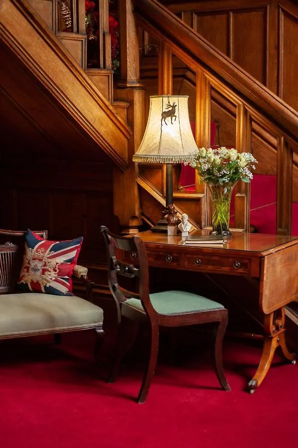 Heads Nook Hall 5*