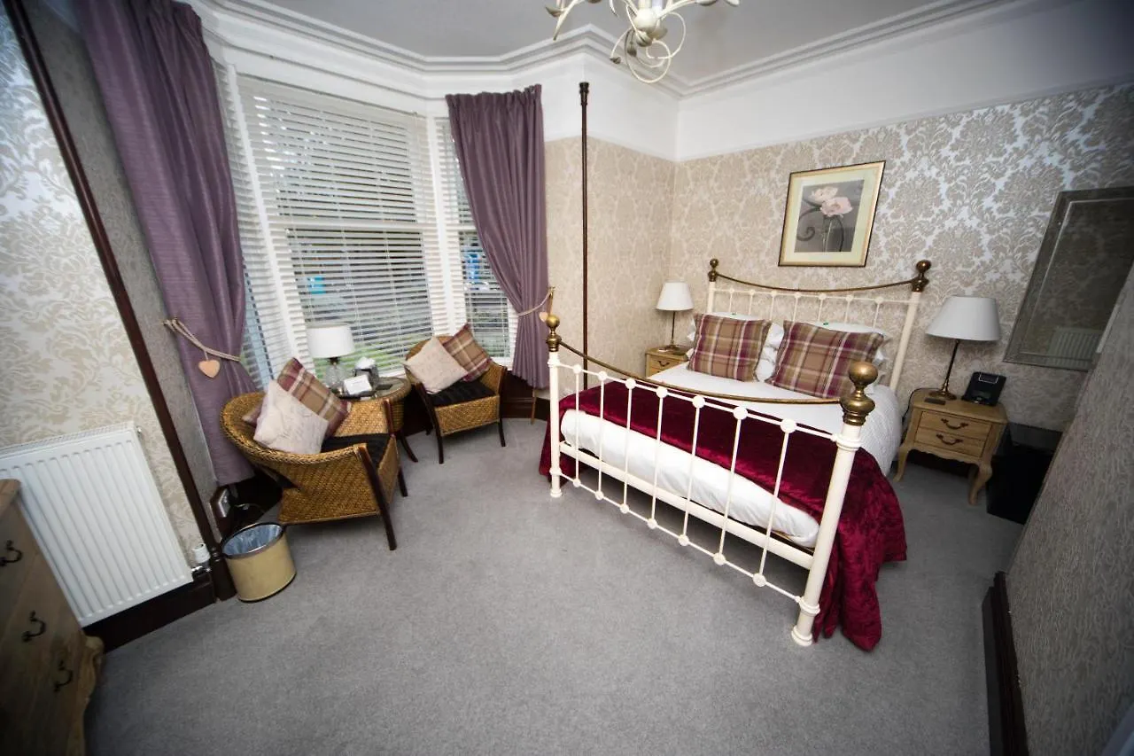Maison d'hôtes Glenville House - Adults Only - Incl Free Off-site Health Club With Swimming Pool, Hot Tub, Sauna & Steam 4*