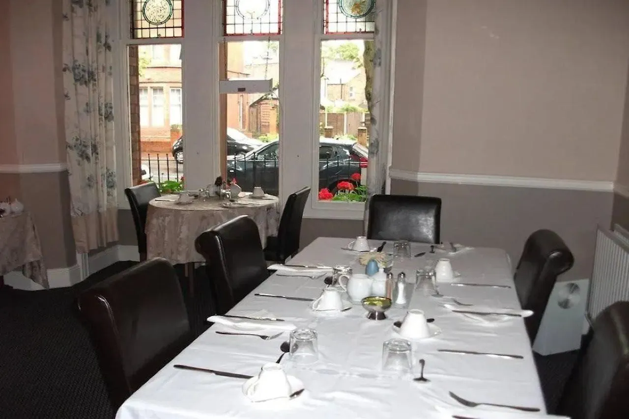 Townhouse Bed & Breakfast 4*
