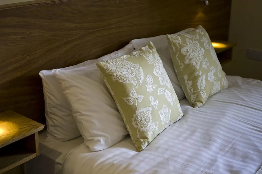 The Coppice - Including Off-site Health Club Guest house