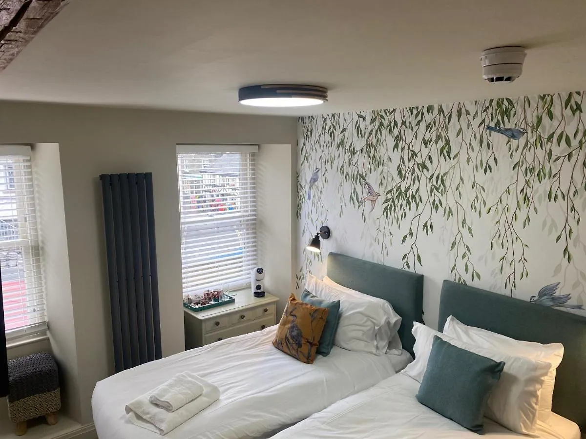 The Hive At Poppi-red Bed & Breakfast