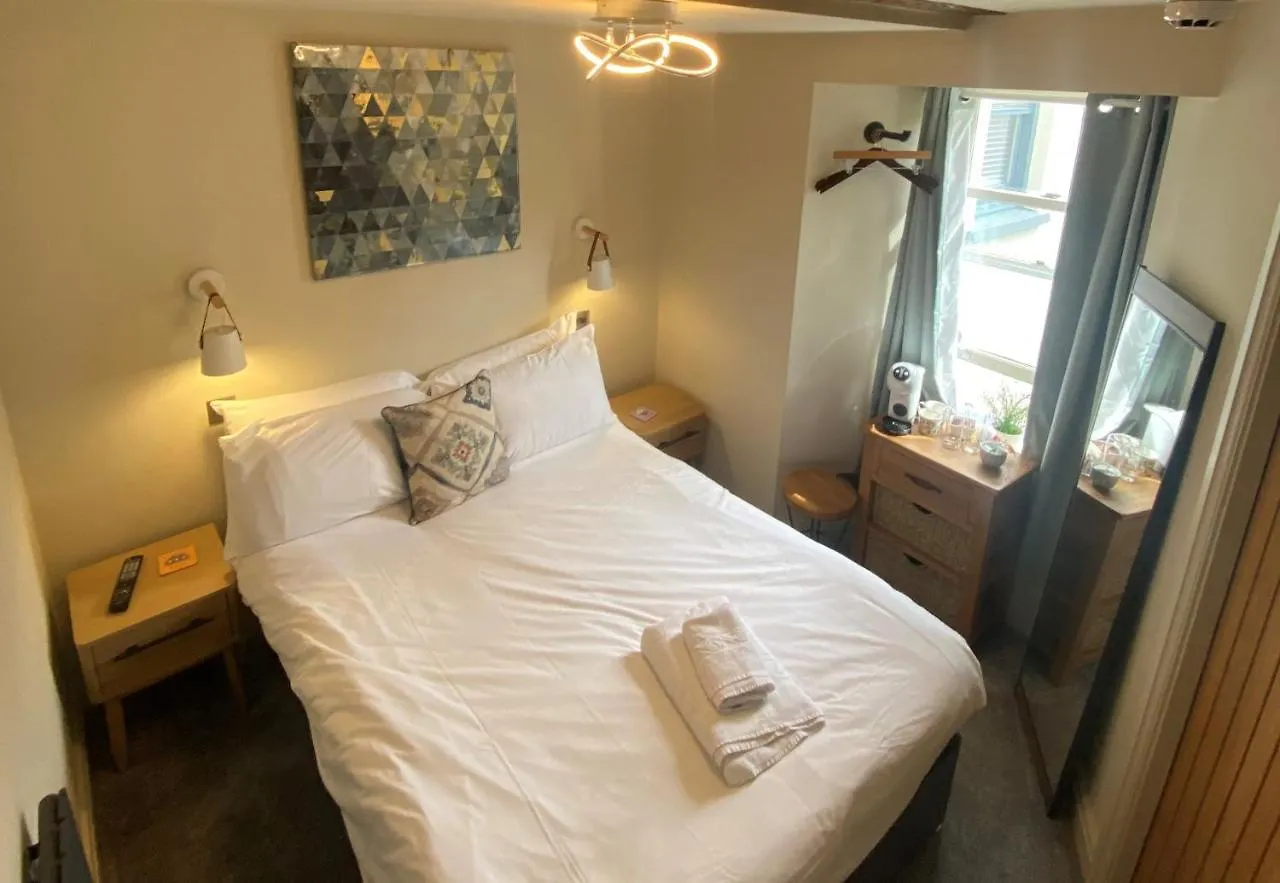 The Hive At Poppi-red Bed & Breakfast