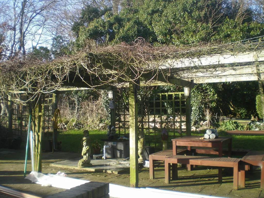 The Old School And Betty's Bed & Breakfast