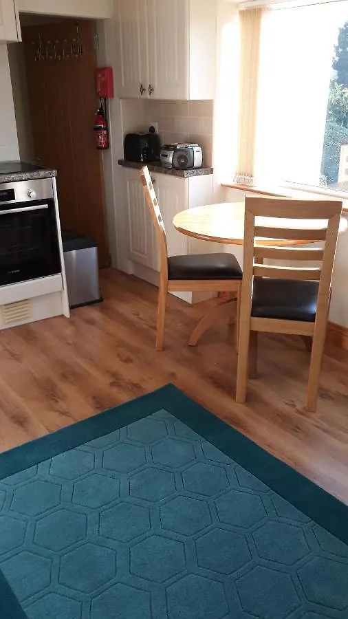 Little Burbank Apartment *