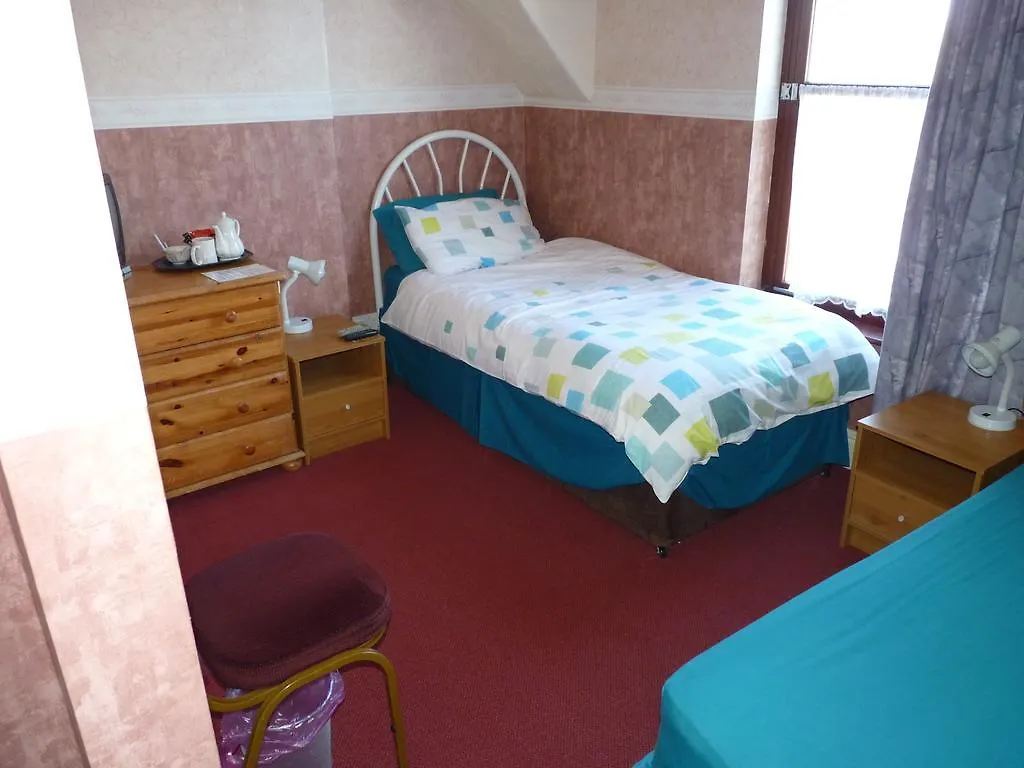 Cambridge House 2*